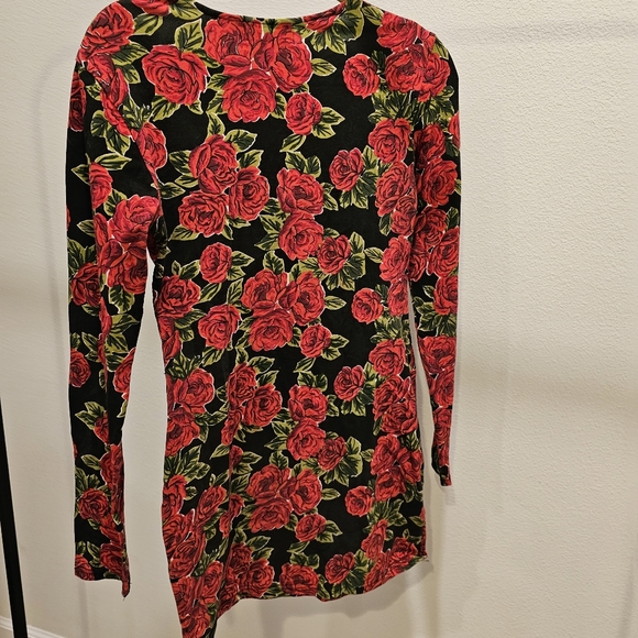 ROSES ALL OVER - Picture 6 of 6